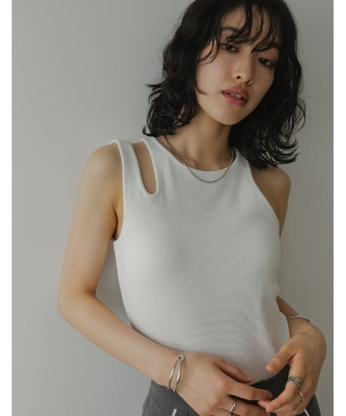 Re:EDIT（リエディ）の「カップ付きアシメデザインタンク（タンクトップ・レディース・テラコッタ/ホワイト/ブラック・LARGE/MEDIUM）」の13枚目の写真