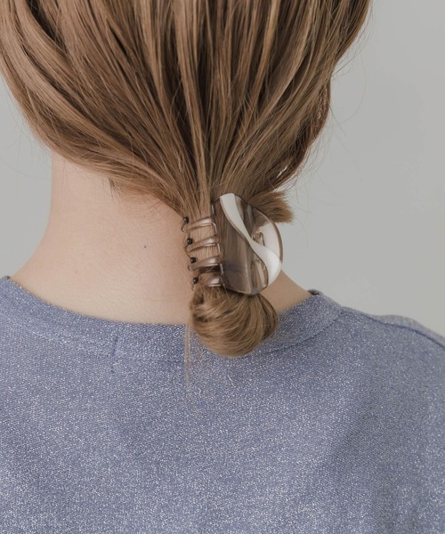 SMELLY（スメリー）の「カーブラインクリアバンス（バレッタ/ヘアクリップ・レディース・ブラウン・-）」の3枚目の写真