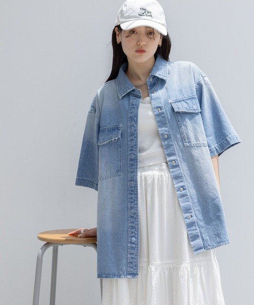 RAGEBLUE（レイジブルー）の「ダメージオーバーデニムシャツ（シャツ/ブラウス・レディース・ブルー/グレー・FREE）」の2枚目の写真