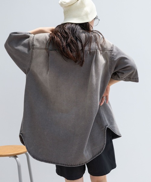 RAGEBLUE（レイジブルー）の「ダメージオーバーデニムシャツ（シャツ/ブラウス・レディース・ブルー/グレー・FREE）」の3枚目の写真
