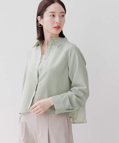 Andemiu(アンデミュウ)の「バックプリーツシャツ135847(シャツ/ブラウス・レディース・ブラック/グリーン/アイボリー・FREE)」の3枚目の写真