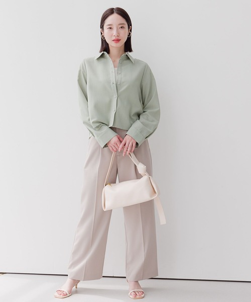 Andemiu(アンデミュウ)の「バックプリーツシャツ135847(シャツ/ブラウス・レディース・ブラック/グリーン/アイボリー・FREE)」の4枚目の写真