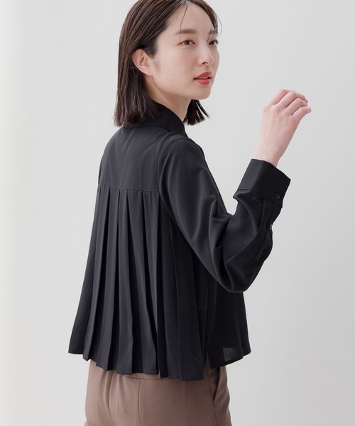 Andemiu(アンデミュウ)の「バックプリーツシャツ135847(シャツ/ブラウス・レディース・ブラック/グリーン/アイボリー・FREE)」の7枚目の写真