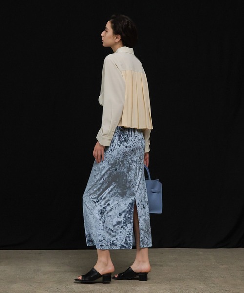 Andemiu(アンデミュウ)の「バックプリーツシャツ135847(シャツ/ブラウス・レディース・ブラック/グリーン/アイボリー・FREE)」の10枚目の写真