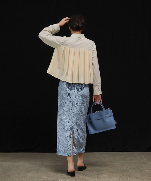 Andemiu(アンデミュウ)の「バックプリーツシャツ135847(シャツ/ブラウス・レディース・ブラック/グリーン/アイボリー・FREE)」の11枚目の写真