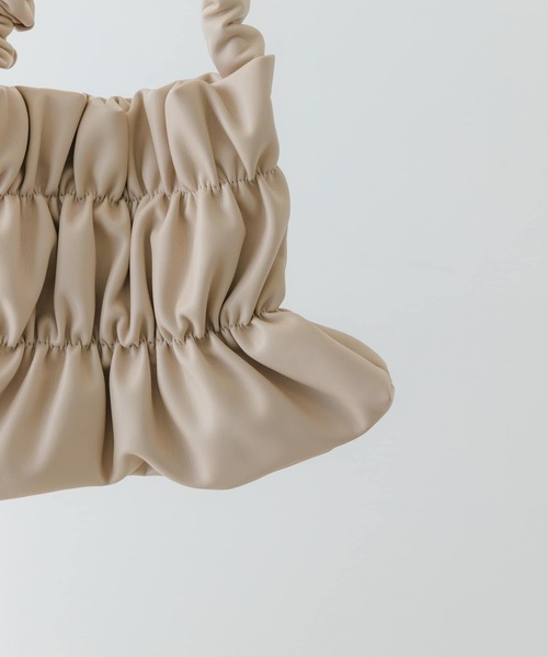 RODE SKO(ロデスコ)の「ダブルギャザーバッグ(ハンドバッグ・レディース・ブラック/アイボリー/イエロー系その他・ONE)」の5枚目の写真