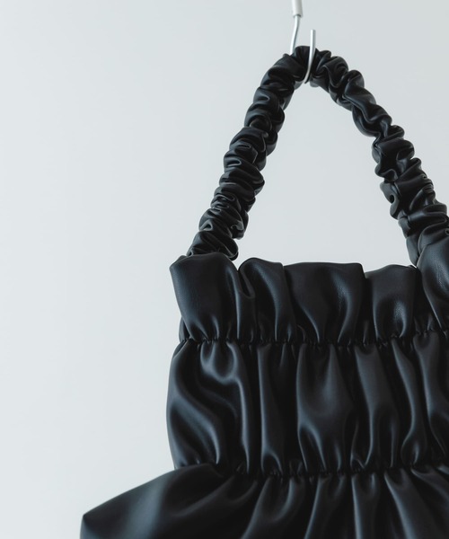 RODE SKO(ロデスコ)の「ダブルギャザーバッグ(ハンドバッグ・レディース・ブラック/アイボリー/イエロー系その他・ONE)」の7枚目の写真