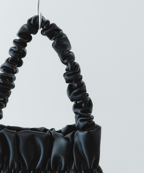 RODE SKO(ロデスコ)の「ダブルギャザーバッグ(ハンドバッグ・レディース・ブラック/アイボリー/イエロー系その他・ONE)」の8枚目の写真