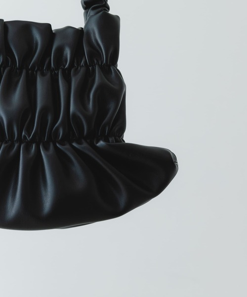 RODE SKO(ロデスコ)の「ダブルギャザーバッグ(ハンドバッグ・レディース・ブラック/アイボリー/イエロー系その他・ONE)」の9枚目の写真