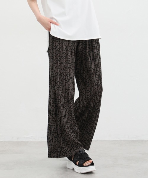 Honeys(ハニーズ)の「プリーツパンツ(その他パンツ・レディース・ブラック/ホワイト系その他/グリーン/グレー系/ブラウン/ライトベージュ・M/L/LL)」の3枚目の写真