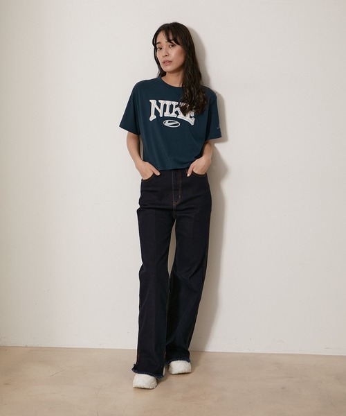 NIKE（ナイキ）の「【NIKE】ナイキ NSW OC VARZITY Tシャツ ウィメンズ（Tシャツ/カットソー・レディース・ブラック/ネイビー・S/M/L）」の8枚目の写真