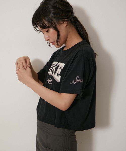 NIKE（ナイキ）の「【NIKE】ナイキ NSW OC VARZITY Tシャツ ウィメンズ（Tシャツ/カットソー・レディース・ブラック/ネイビー・S/M/L）」の6枚目の写真