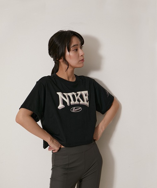 NIKE（ナイキ）の「【NIKE】ナイキ NSW OC VARZITY Tシャツ ウィメンズ（Tシャツ/カットソー・レディース・ブラック/ネイビー・S/M/L）」の7枚目の写真