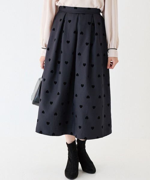 INCEDE(インシード)の「ツイルクロスフロッキーフレアスカート(スカート・レディース・ホワイト×ブラック/ブラック×ブラック/ブラック系その他・L/LL/3L/4L/M)」の3枚目の写真