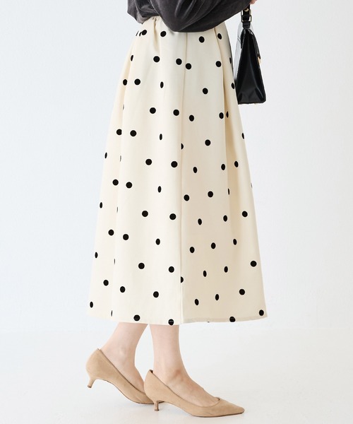 INCEDE(インシード)の「ツイルクロスフロッキーフレアスカート(スカート・レディース・ホワイト×ブラック/ブラック×ブラック/ブラック系その他・L/LL/3L/4L/M)」の16枚目の写真