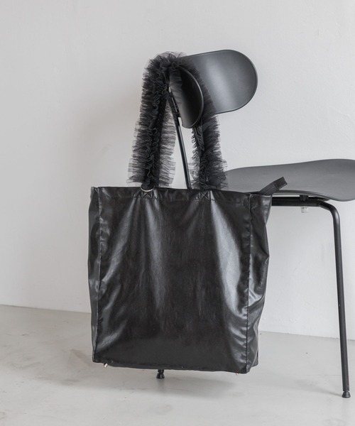 mysty woman(ミスティウーマン)の「【WEB限定/普段使いやマザーズバッグにも!】大容量!!推し活チュールマルチトートBAG 146673(トートバッグ・レディース・ブルー/オフホワイト/ブラック/ピンク/グリーン/レッド/イエロー・FREE)」の3枚目の写真