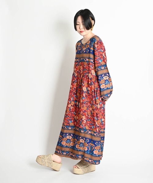 MARAI(マーライ)の「花柄 長袖 ロング丈 マキシワンピース(ワンピース・レディース・ブルー/レッド・FREE)」の5枚目の写真