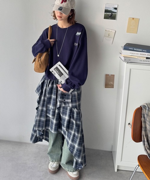 Java（ジャバ）の「《JaVaジャバコラボ》着るだけで今っぽさ叶う。 ランダム 刺繍 クロップド丈 裏起毛 スウェット（スウェット・レディース・杢グレー/ピンク系/チャコール/オートミール/ネイビー・LARGE/MEDIUM/SMALL/X-LARGE）」の16枚目の写真