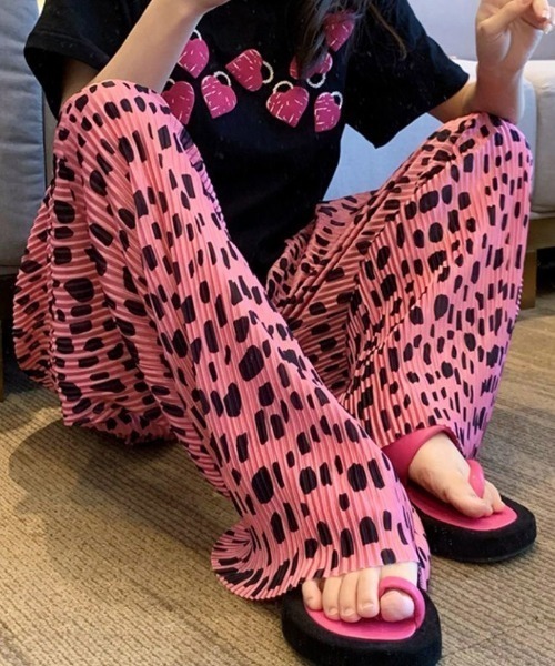 Achic（アシック）の「引き立てるプリーツワイドパンツ（スウェットパンツ・レディース・グレー/ピンク系その他/ブラック系その他2/イエロー系その他/ブラック系その他/ネイビー/ピンク/ブルー系その他・M）」の8枚目の写真