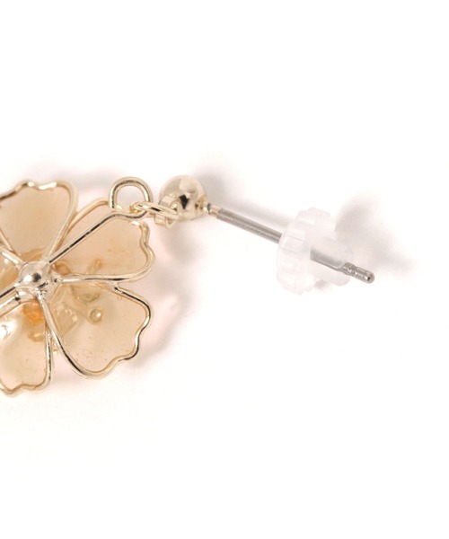 GLOBAL WORK（グローバルワーク）の「ゴージャスフラワーピアス/130970（ピアス（両耳用）・レディース・ホワイト/ベージュ/グレー・ONE SIZE）」の6枚目の写真