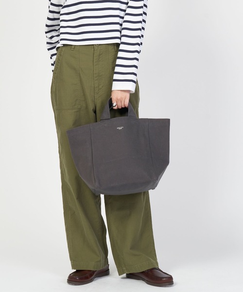 ORCIVAL(オーシバル)の「TOTE BAG SMALL トート バック スモール(トートバッグ・レディース・レッド/チャコール/ブラック/ライトブラウン/グレイッシュブルー/ブルー系/オレンジ/グレー系・ONE SIZE)」の4枚目の写真