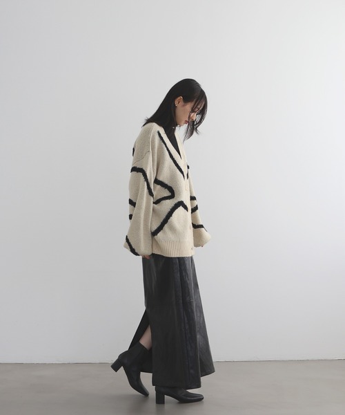 LIAN（リアン）の「ラインジャガードカーディガン（カーディガン/ボレロ・レディース・アイボリー/ブラック/グレー・FREE）」の16枚目の写真