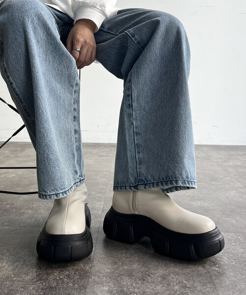 CPCM(シーピーシーエム)の「アソート厚底ソールブーツ(ブーツ・レディース・ブラック/シルバー/アイボリー・LARGE/MEDIUM)」の4枚目の写真