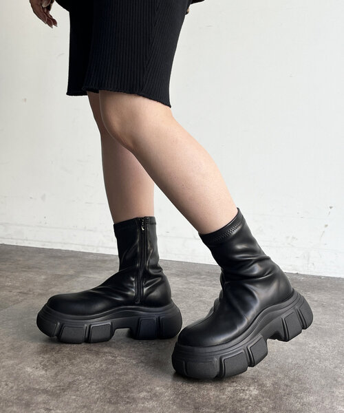 CPCM(シーピーシーエム)の「アソート厚底ソールブーツ(ブーツ・レディース・ブラック/シルバー/アイボリー・LARGE/MEDIUM)」の9枚目の写真