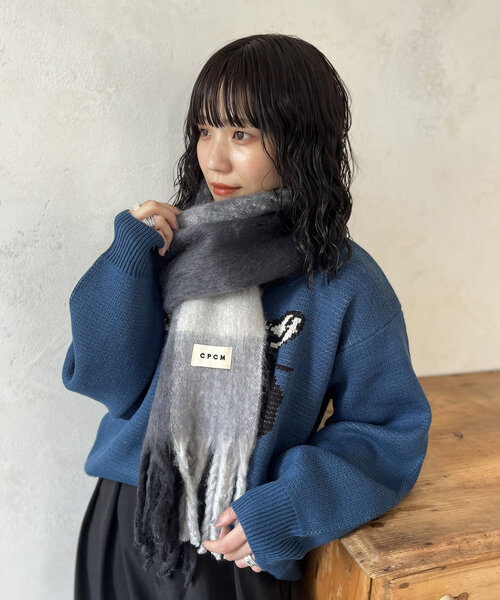 CPCM(シーピーシーエム)の「バルキーチェックマフラー(マフラー・メンズ・ブラック/オレンジ/ブルー・FREE)」の2枚目の写真