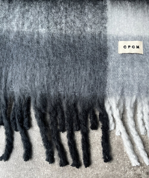 CPCM(シーピーシーエム)の「バルキーチェックマフラー(マフラー・メンズ・ブラック/オレンジ/ブルー・FREE)」の12枚目の写真