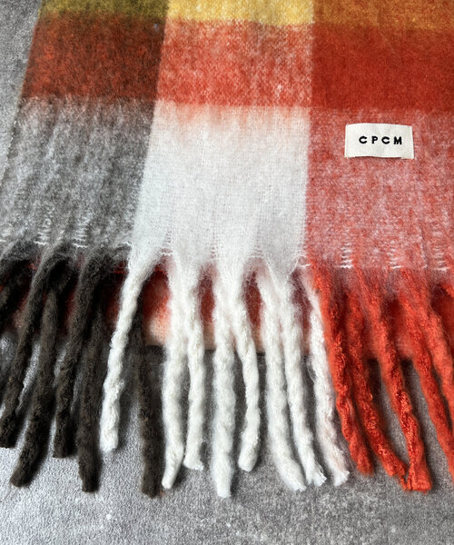 CPCM(シーピーシーエム)の「バルキーチェックマフラー(マフラー・メンズ・ブラック/オレンジ/ブルー・FREE)」の6枚目の写真