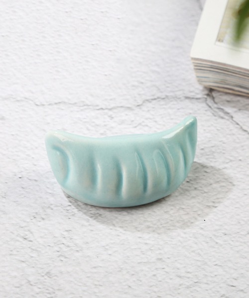 Ein(アイン)の「Ein/箸置き 餃子(カトラリー・レディース・アイボリー/イエロー/レッド/ライトブルー/ピンク/オレンジ/ダークオレンジ・FREE)」の2枚目の写真