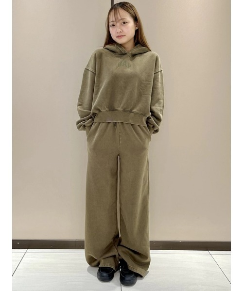 GAP（ギャップ）の「ヴィンテージソフト GAPアーチロゴ クロップドパーカー（パーカー・レディース・ピンク/ネイビー/ワイン/カーキ・XL/L/S/M/XS/XXS）」の6枚目の写真