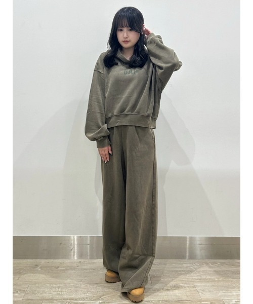 GAP（ギャップ）の「ヴィンテージソフト GAPアーチロゴ クロップドパーカー（パーカー・レディース・ピンク/ネイビー/ワイン/カーキ・XL/L/S/M/XS/XXS）」の7枚目の写真