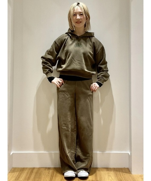 GAP（ギャップ）の「ヴィンテージソフト GAPアーチロゴ クロップドパーカー（パーカー・レディース・ピンク/ネイビー/ワイン/カーキ・XL/L/S/M/XS/XXS）」の8枚目の写真