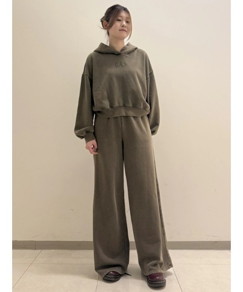 GAP（ギャップ）の「ヴィンテージソフト GAPアーチロゴ クロップドパーカー（パーカー・レディース・ピンク/ネイビー/ワイン/カーキ・XL/L/S/M/XS/XXS）」の9枚目の写真