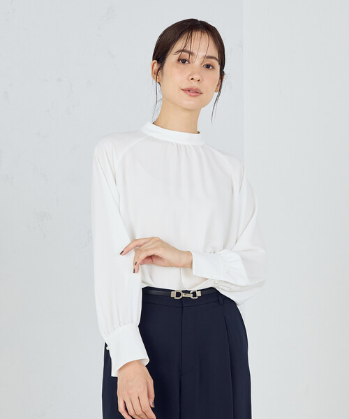 COMME CA ISM（コムサイズム）の「ハイネック　ボリュームスリーブブラウス / セットアップ対応（シャツ/ブラウス・レディース・ネイビー/ホワイト・MEDIUM/LARGE）」の2枚目の写真