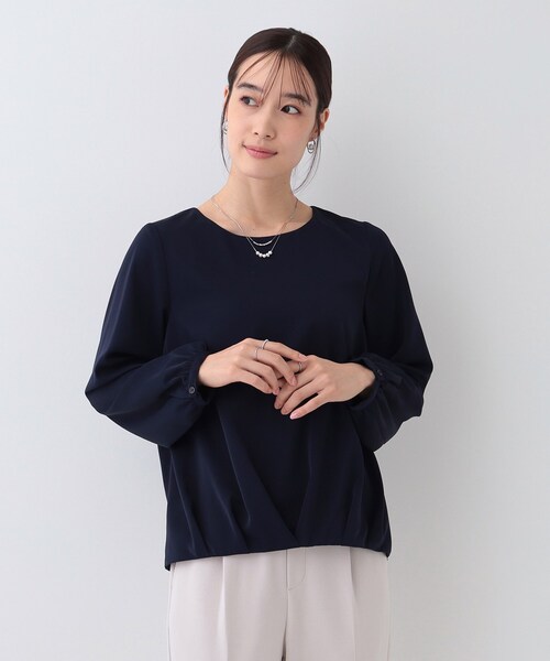 SHOO・LA・RUE（シューラルー）の「【通勤/セレモニー】さらり軽やか インせず決まる 裾タックブラウス（シャツ/ブラウス・レディース・ネイビー/オフホワイト・02/03/04/01/05）」の8枚目の写真