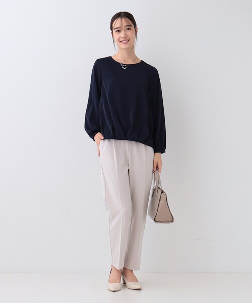 SHOO・LA・RUE（シューラルー）の「【通勤/セレモニー】さらり軽やか インせず決まる 裾タックブラウス（シャツ/ブラウス・レディース・ネイビー/オフホワイト・02/03/04/01/05）」の10枚目の写真