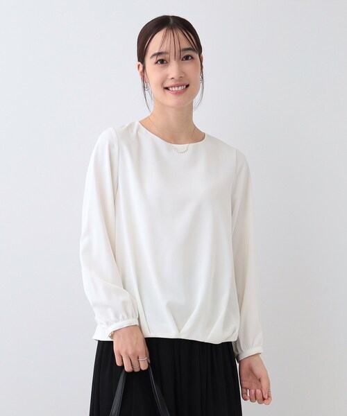 SHOO・LA・RUE（シューラルー）の「【通勤/セレモニー】さらり軽やか インせず決まる 裾タックブラウス（シャツ/ブラウス・レディース・ネイビー/オフホワイト・02/03/04/01/05）」の12枚目の写真