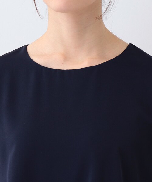 SHOO・LA・RUE（シューラルー）の「【通勤/セレモニー】さらり軽やか インせず決まる 裾タックブラウス（シャツ/ブラウス・レディース・ネイビー/オフホワイト・02/03/04/01/05）」の4枚目の写真