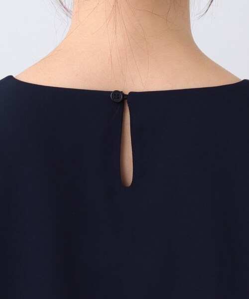 SHOO・LA・RUE（シューラルー）の「【通勤/セレモニー】さらり軽やか インせず決まる 裾タックブラウス（シャツ/ブラウス・レディース・ネイビー/オフホワイト・02/03/04/01/05）」の5枚目の写真