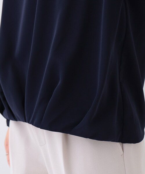 SHOO・LA・RUE（シューラルー）の「【通勤/セレモニー】さらり軽やか インせず決まる 裾タックブラウス（シャツ/ブラウス・レディース・ネイビー/オフホワイト・02/03/04/01/05）」の7枚目の写真
