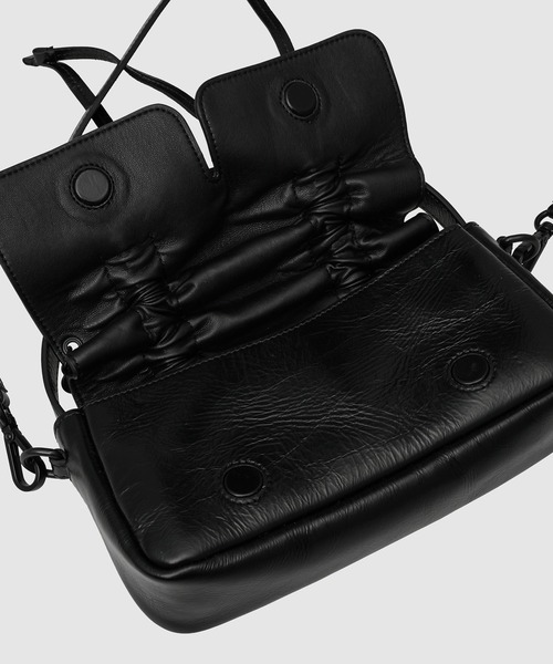 Acne Studios（アクネストゥディオズ）の「Multipocket Micro Crossbody Lux（ショルダーバッグ・レディース・ブラック・ONE SIZE）」の9枚目の写真