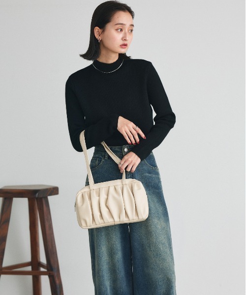 ad thie(アドティエ)の「ギャザーデザイン スクエアバッグ(ショルダーバッグ・レディース・アイボリー/ブラック/ダークブラウン・FREE)」の20枚目の写真