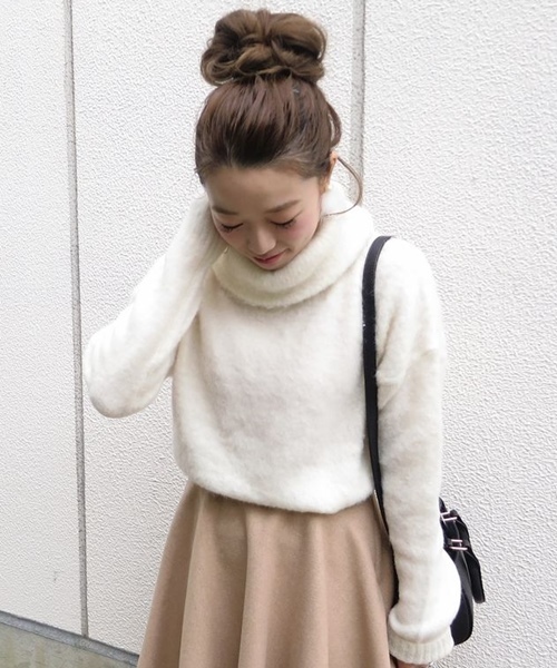 Chico（チコ）の「【who's who Chico】ふわふわタートルニットプルオーバー（ニット/セーター・レディース・ピンクベージュ/ホワイト/ブルー/グレー・FREE）」の2枚目の写真