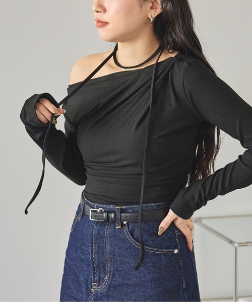 LinoU.（リノユー）の「タイ付きワンショルダーリブトップス（Tシャツ/カットソー・レディース・グレー/ベージュ/ブラック・FREE）」の2枚目の写真