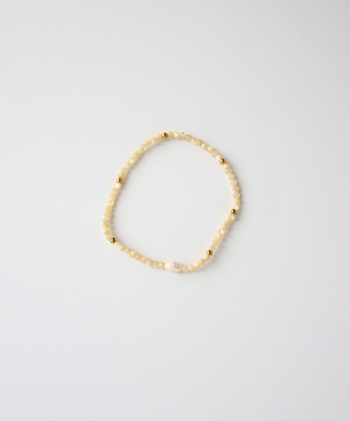 TUWAKRIM（トゥワクリム）の「【TUWAKRIM】誕生月カラーブレスレット（ブレスレット・レディース・ホワイト/グリーン/ライトグリーン/ピンク/レッド/パープル/イエロー/オレンジ/アイボリー/ブラック/ライトブルー/ブルー・MEDIUM）」の2枚目の写真