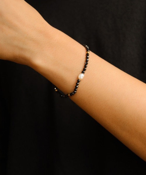 TUWAKRIM（トゥワクリム）の「【TUWAKRIM】誕生月カラーブレスレット（ブレスレット・レディース・ホワイト/グリーン/ライトグリーン/ピンク/レッド/パープル/イエロー/オレンジ/アイボリー/ブラック/ライトブルー/ブルー・MEDIUM）」の22枚目の写真