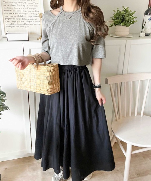 classicalelf（クラシカルエルフ）の「鎖骨に視線全集中。ヘルシー美人は首元から。鎖骨魅せレイヤード風半袖トップス（Tシャツ/カットソー・レディース・杢グレー/オフホワイト/ブラウン/チャコール/ブラック・SMALL/MEDIUM/LARGE/X-LARGE）」の9枚目の写真
